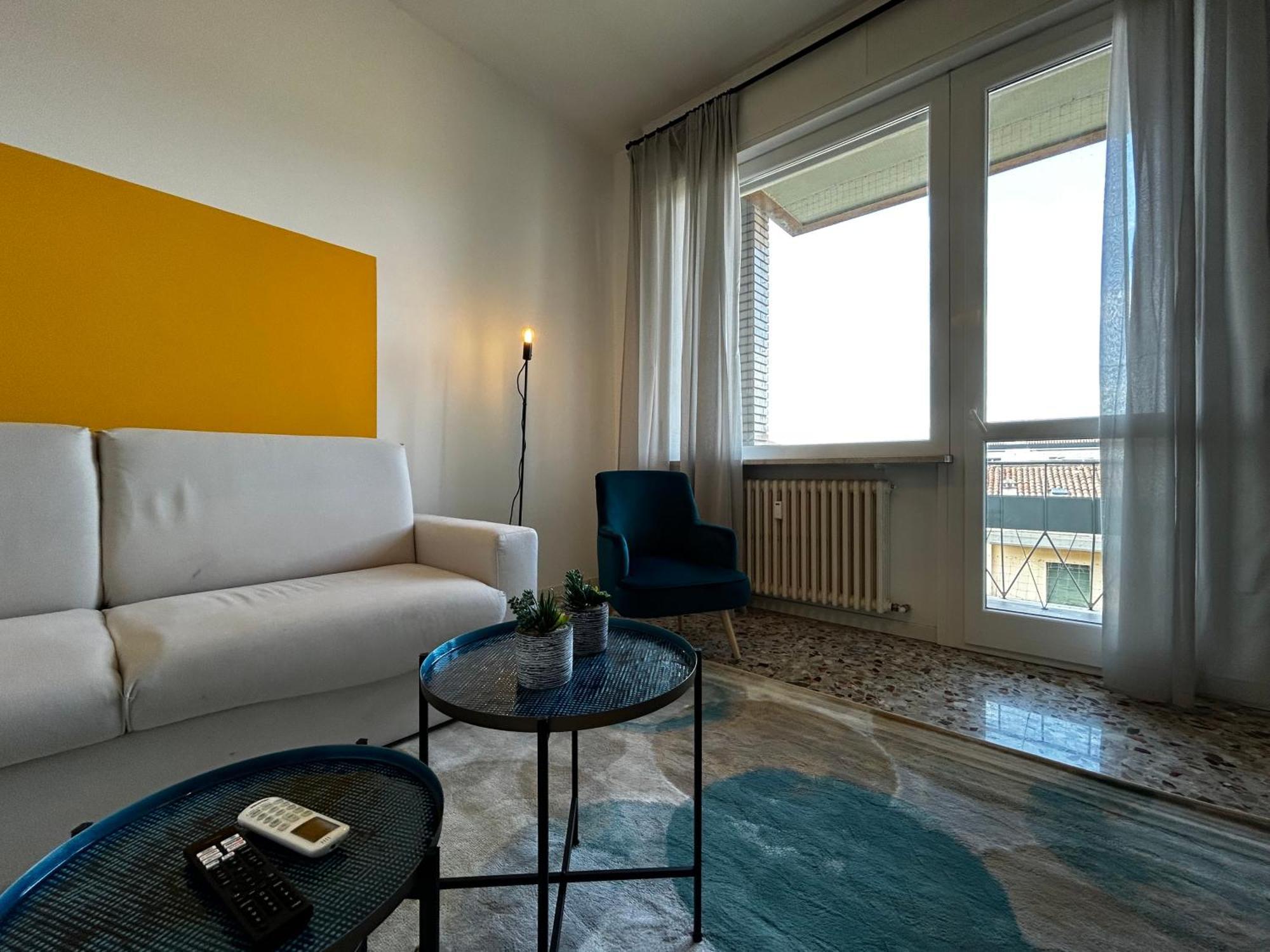Апартаменти Big House-Private Parking-12" Walk From The Arena Верона Екстер'єр фото