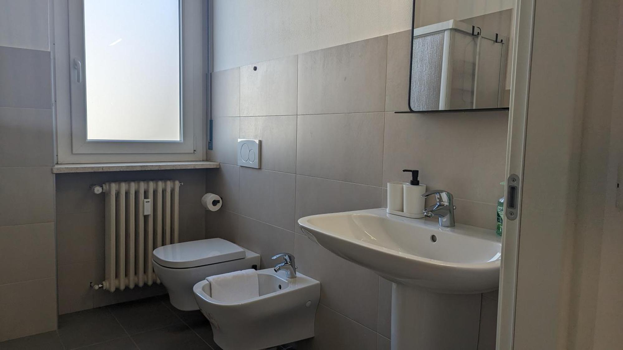 Апартаменти Big House-Private Parking-12" Walk From The Arena Верона Екстер'єр фото
